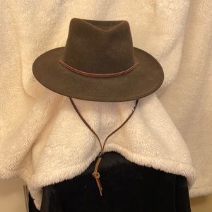 Leisure Felt.    Brown Felt Hat  Size Small